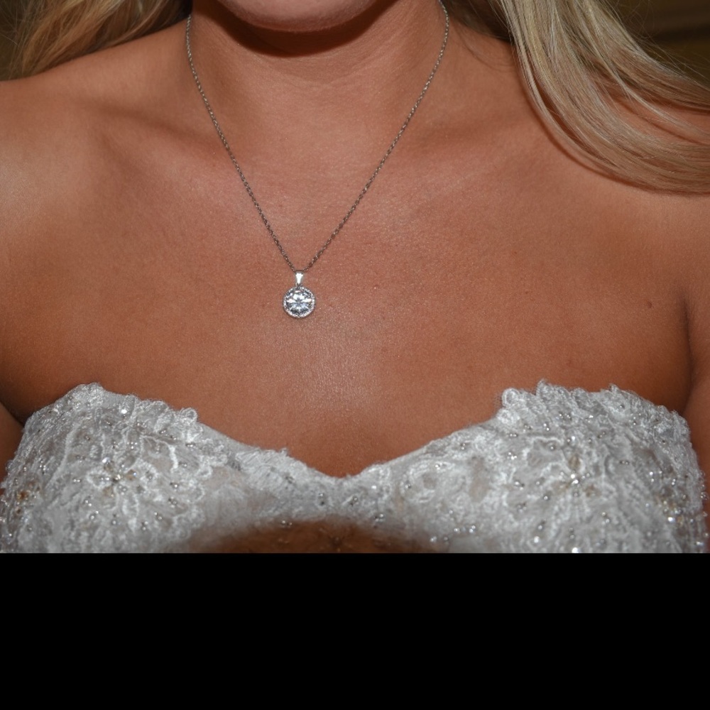 A Line wedding dress - Picture 4 of 12